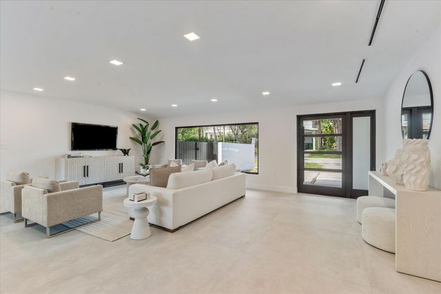1032 SE 13th Terrace, Fort Lauderdale, FL 33316