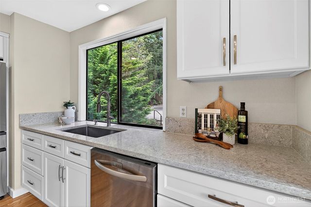6162 144th Pl SE, Bellevue, WA 98006
