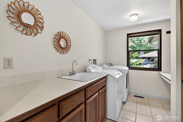 6162 144th Pl SE, Bellevue, WA 98006