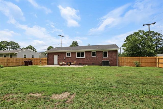 701 Sparrow RD, Chesapeake, VA 23325