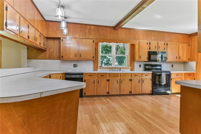 35 Lane E, Warwick, RI 02888