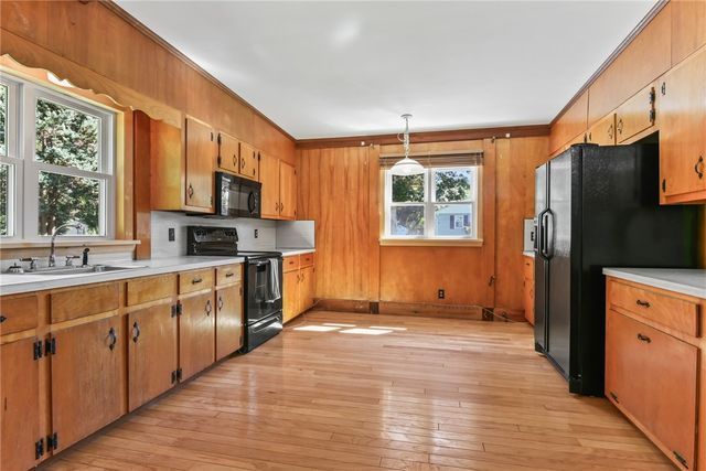 35 Lane E, Warwick, RI 02888