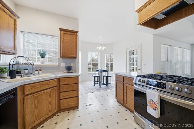 23429 King Street, Broken Arrow, OK 74014