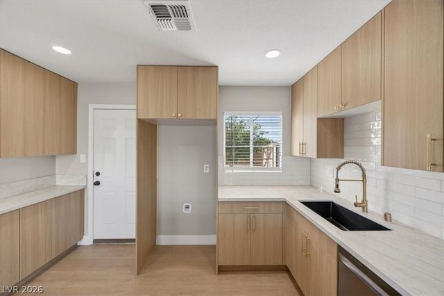 32 Mallory Street, Henderson, NV 89015