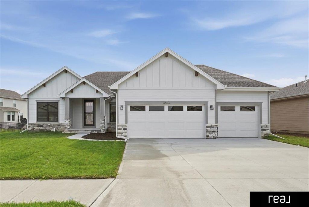 12103 S 44 Street, Bellevue, NE 68123
