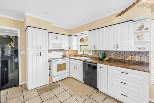 7999 RIDGE ROAD, Seminole, FL 33772