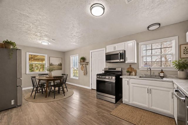 1221 Parkway Street, Baytown, TX 77520