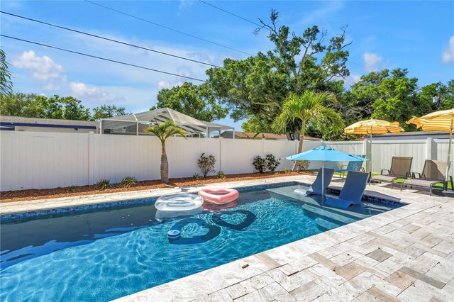 12096 OAK STREET, Largo, FL 33774