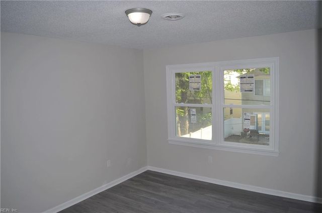 415 W 32nd St Apt 1, Norfolk, VA 23508