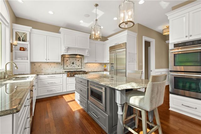 9807 Sumner Dr, Mccandless, PA 15101