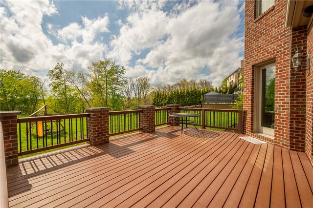 9807 Sumner Dr, Mccandless, PA 15101