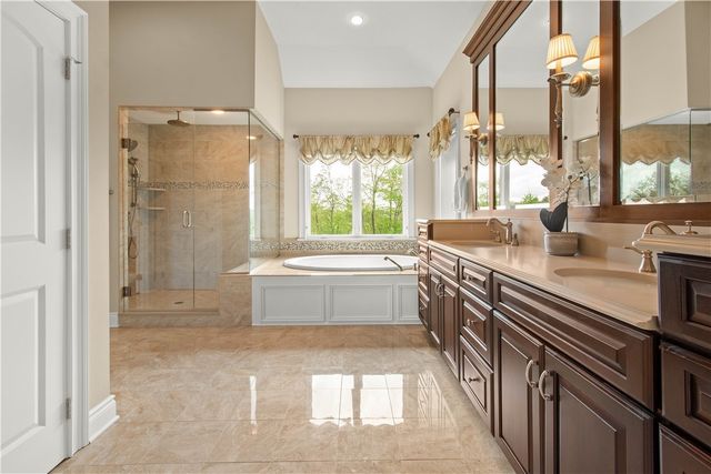 9807 Sumner Dr, Mccandless, PA 15101