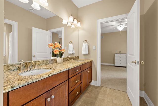 9807 Sumner Dr, Mccandless, PA 15101