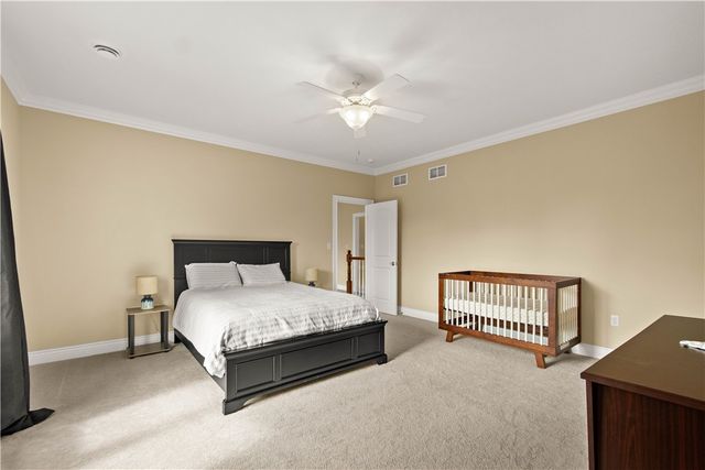 9807 Sumner Dr, Mccandless, PA 15101
