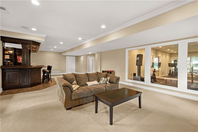 9807 Sumner Dr, Mccandless, PA 15101