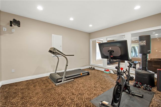 9807 Sumner Dr, Mccandless, PA 15101