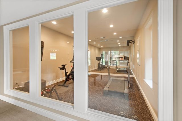 9807 Sumner Dr, Mccandless, PA 15101