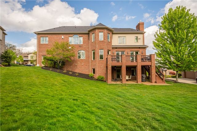 9807 Sumner Dr, Mccandless, PA 15101