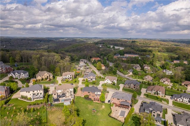 9807 Sumner Dr, Mccandless, PA 15101