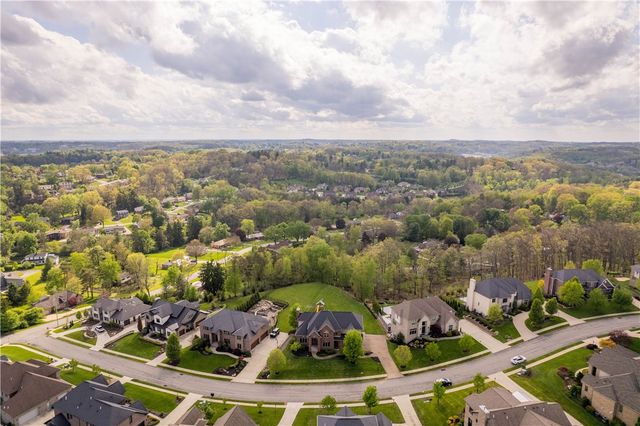 9807 Sumner Dr, Mccandless, PA 15101