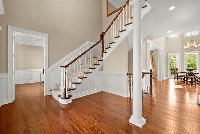 9807 Sumner Dr, Mccandless, PA 15101