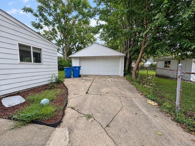 25926 Powers Ave, Dearborn Heights, MI 48125