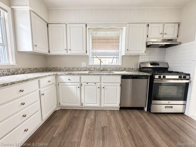 25926 Powers Ave, Dearborn Heights, MI 48125