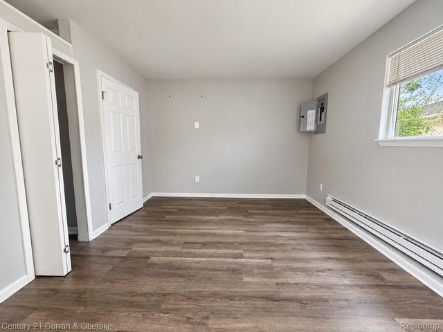 25926 Powers Ave, Dearborn Heights, MI 48125