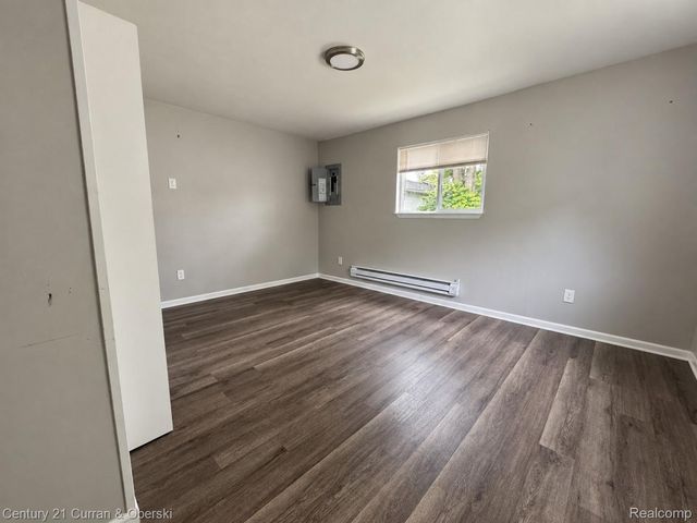 25926 Powers Ave, Dearborn Heights, MI 48125