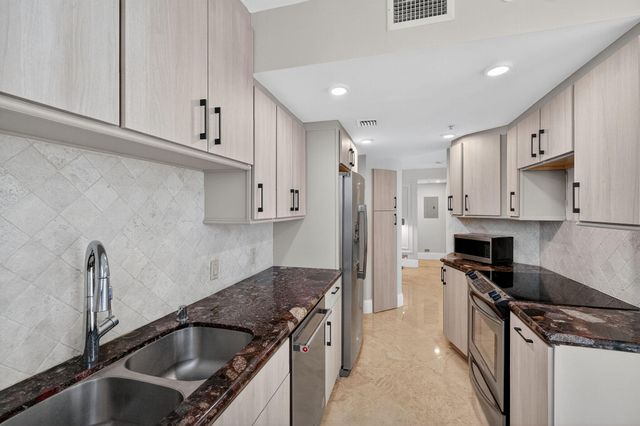701 Brickell Key Boulevard 1604, Miami, FL 33131