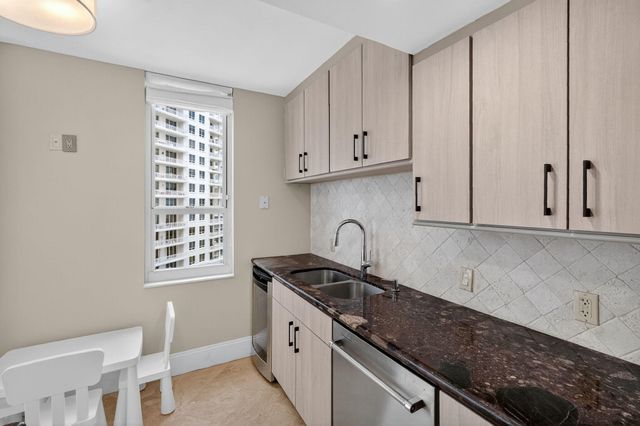 701 Brickell Key Boulevard 1604, Miami, FL 33131