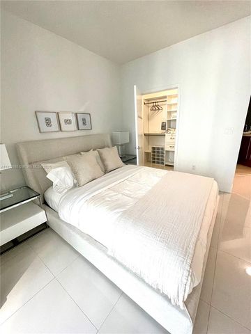 79 SW 12th St 2407-S, Miami, FL 33130