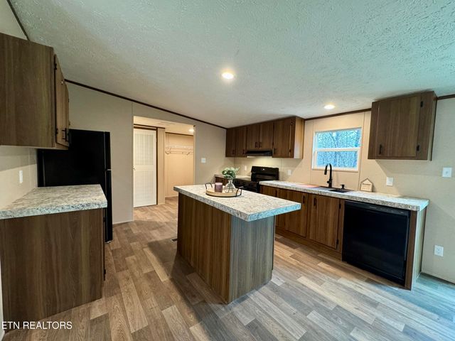 252 Ledgerwood Lane, Kingston, TN 37763