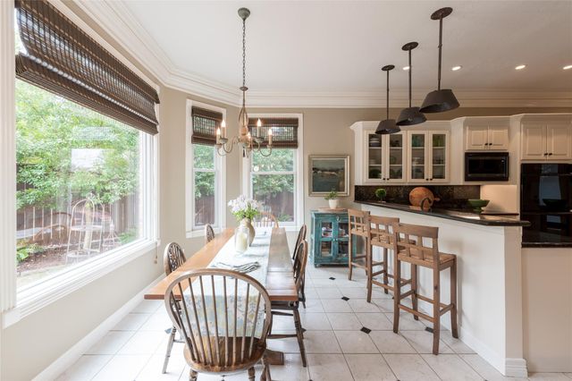 24 Village Oaks Lane, Spring Valley Village, TX 77055