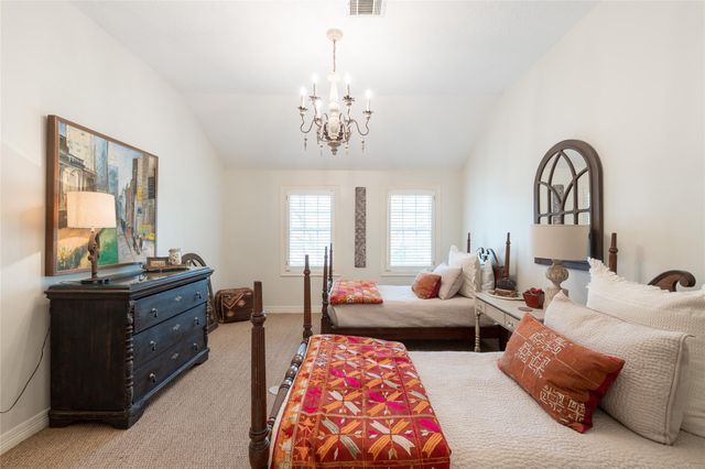 24 Village Oaks Lane, Spring Valley Village, TX 77055