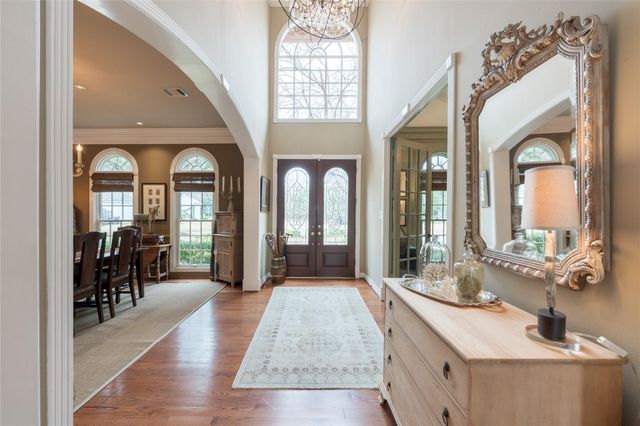 24 Village Oaks Lane, Spring Valley Village, TX 77055