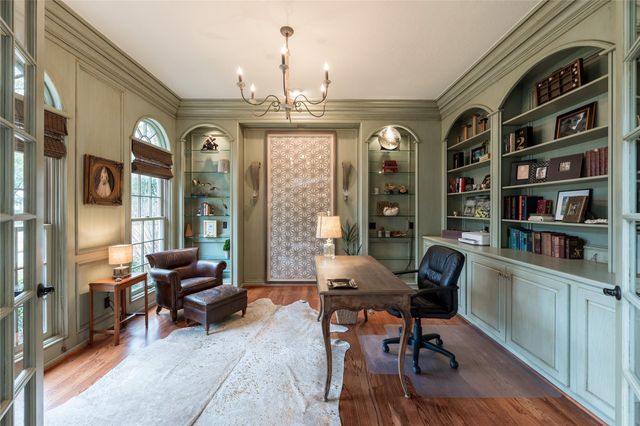 24 Village Oaks Lane, Spring Valley Village, TX 77055