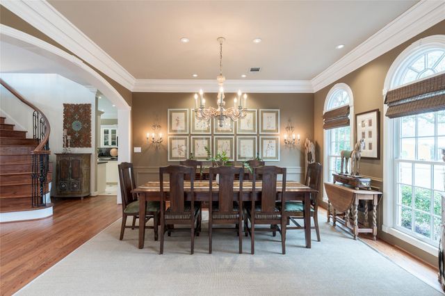 24 Village Oaks Lane, Spring Valley Village, TX 77055