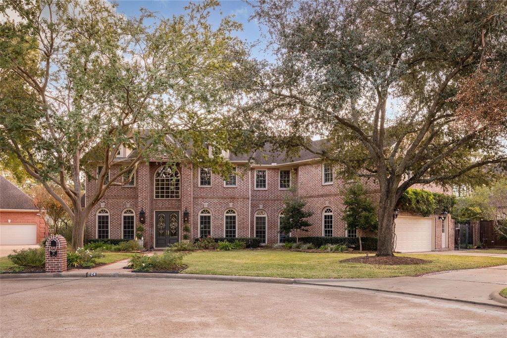 24 Village Oaks Lane, Spring Valley Village, TX 77055