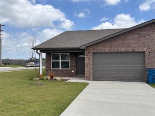 6814 NW Trevy Street, Highfill, AR 72712