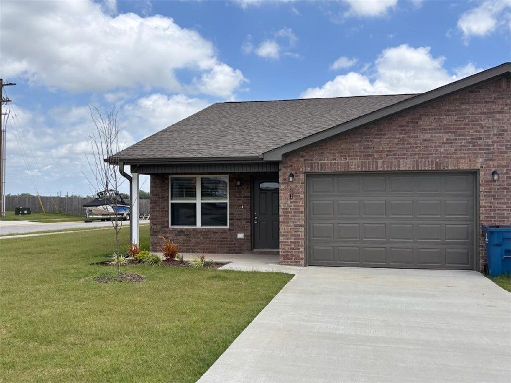 6814 NW Trevy Street, Highfill, AR 72712