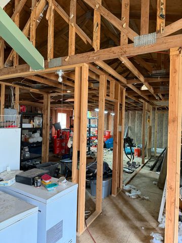 518 Ten Parts Drive, Seymour, MO 65746