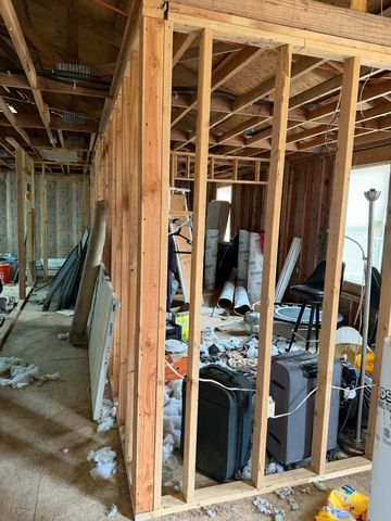 518 Ten Parts Drive, Seymour, MO 65746