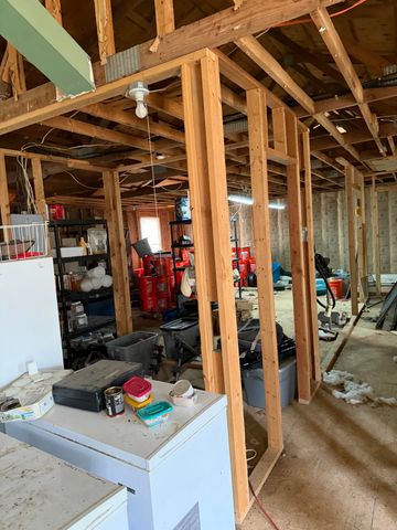 518 Ten Parts Drive, Seymour, MO 65746