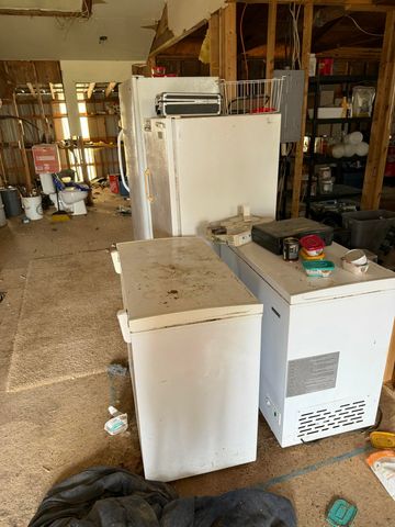 518 Ten Parts Drive, Seymour, MO 65746