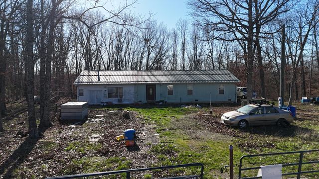 518 Ten Parts Drive, Seymour, MO 65746