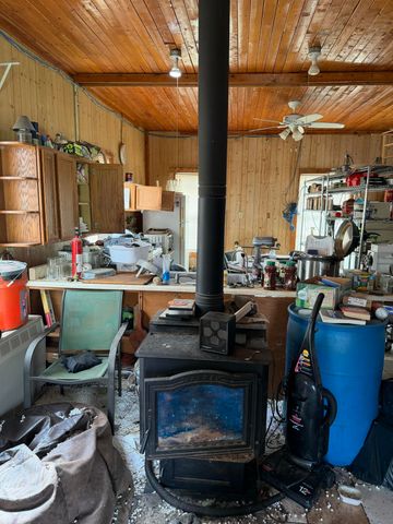 518 Ten Parts Drive, Seymour, MO 65746