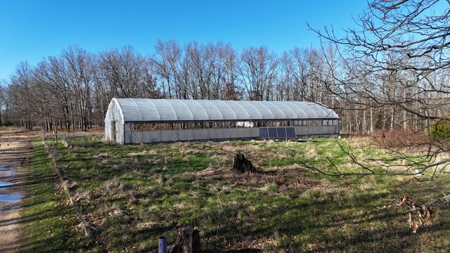 518 Ten Parts Drive, Seymour, MO 65746