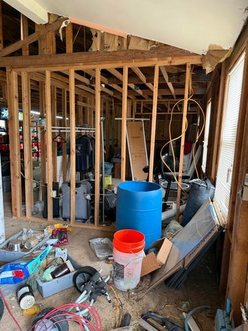 518 Ten Parts Drive, Seymour, MO 65746