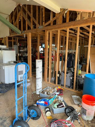 518 Ten Parts Drive, Seymour, MO 65746